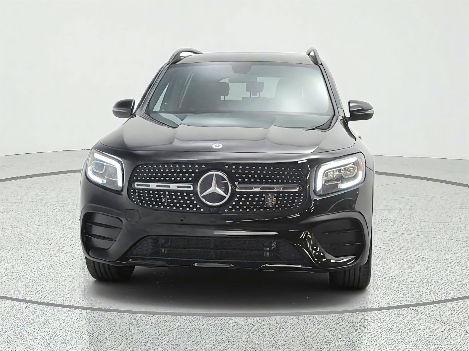 Used 2023 Mercedes-Benz GLB 250 image 2