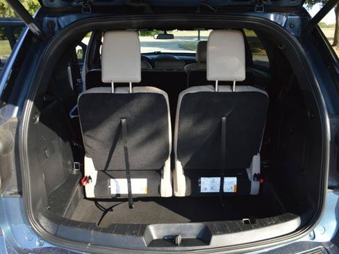 Used 2018 Ford Explorer XLT w/ Equipment Group 202A FWD image 19