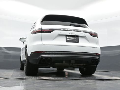 Certified 2023 Porsche Cayenne Platinum Edition image 36