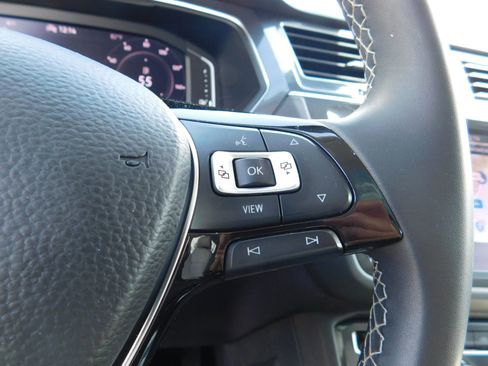 Used 2021 Volkswagen Tiguan SEL FWD image 25