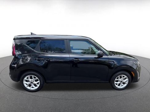 Used 2025 Kia Soul LX w/ LX Technology Package image 16