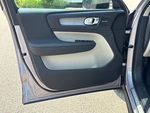 New 2026 Volvo XC40 B5 Ultra w/ Climate Package image 17