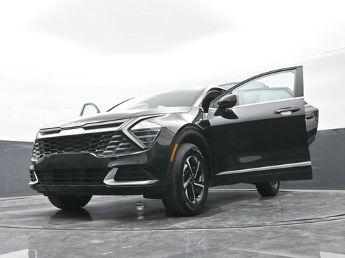 Used 2025 Kia Sportage LX image 42