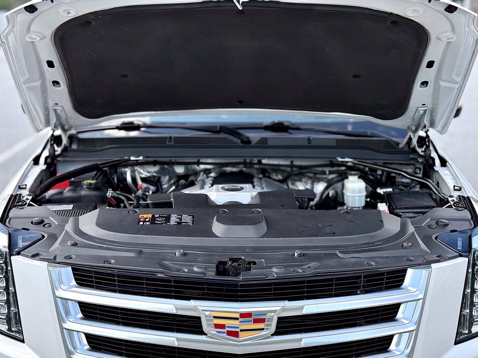 Used 2016 Cadillac Escalade Luxury AWD/4WD image 51