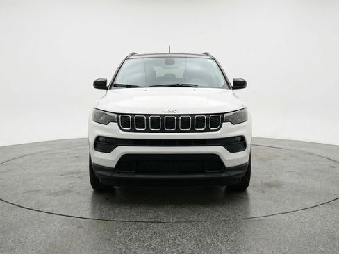 Used 2025 Jeep Compass Latitude AWD/4WD image 2
