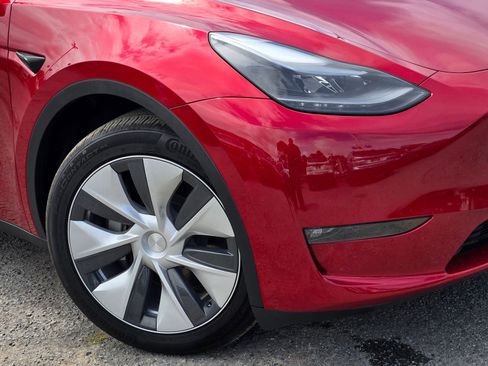 Used 2024 Tesla Model Y Long Range AWD/4WD image 9