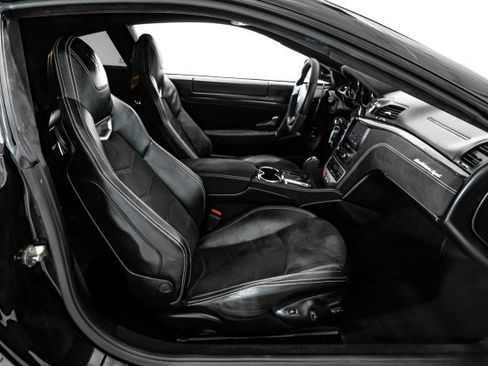 Used 2013 Maserati GranTurismo Sport image 32