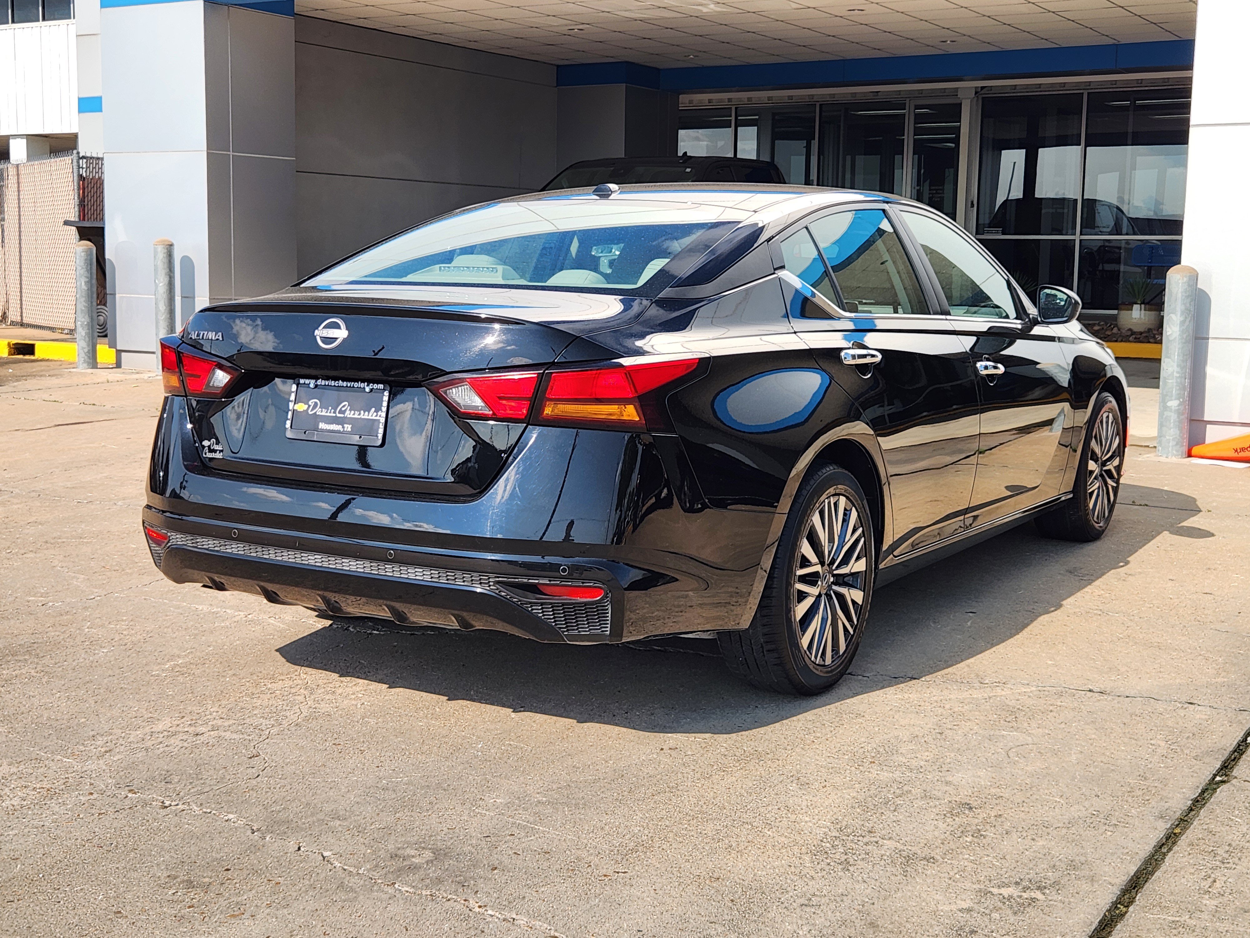 Used 2025 Nissan Altima 2.5 SV FWD image 6