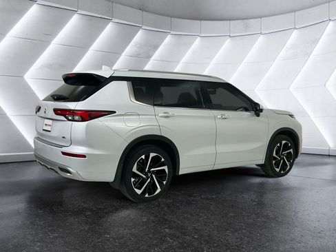 Used 2023 Mitsubishi Outlander SEL AWD/4WD image 4