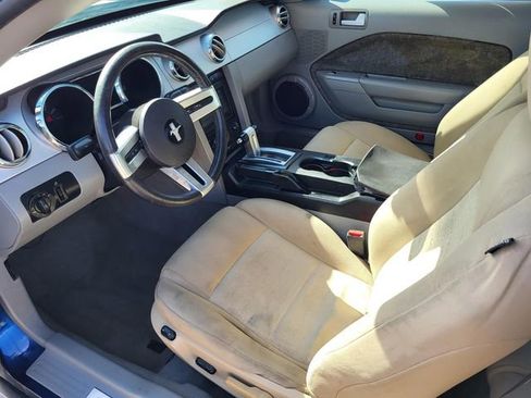 Used 2008 Ford Mustang Premium RWD image 3