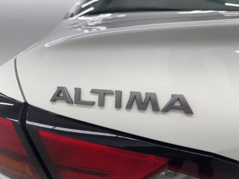 Used 2025 Nissan Altima 2.5 SV FWD image 10