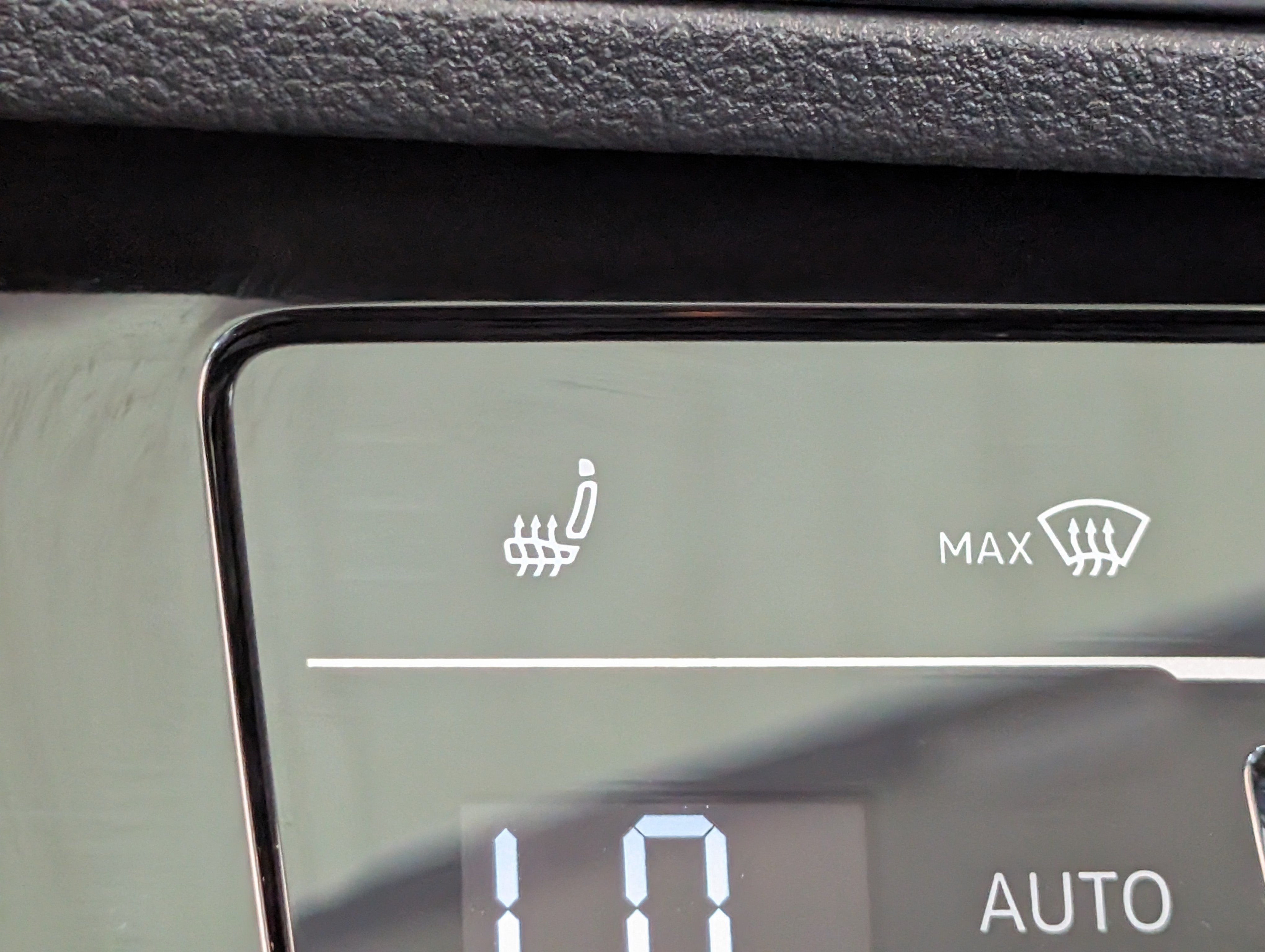 Used 2025 Volkswagen Jetta SE w/ Sunroof Package FWD image 33