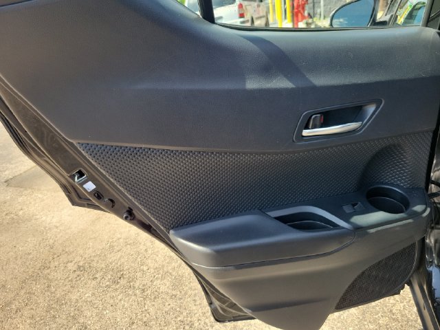 Used 2021 Toyota C-HR XLE FWD image 12