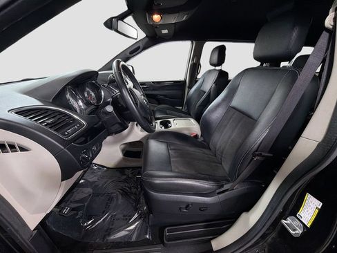 Used 2019 Dodge Grand Caravan SXT FWD image 20