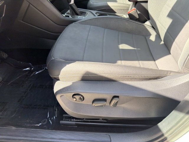 Certified 2023 Volkswagen Taos SE w/ Panoramic Sunroof Package FWD image 15