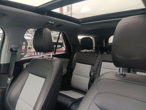 Used 2022 Ford Explorer XLT w/ Equipment Group 202A image 29