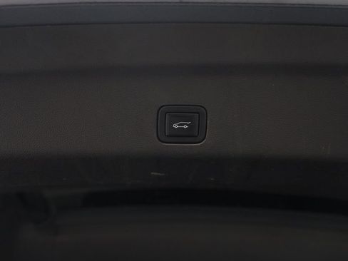 Used 2021 Cadillac Escalade Premium Luxury w/ LPO, Illumination Package image 19