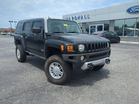 Used 2009 HUMMER H3 w/ Chrome Appearance Package AWD/4WD image 3