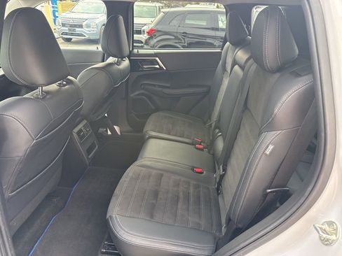 Used 2024 Mitsubishi Outlander 4WD Plug-In Hybrid image 21