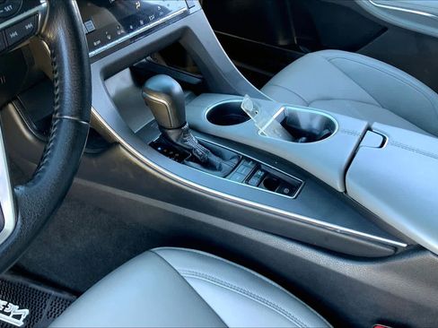 Used 2019 Toyota Avalon XLE image 16