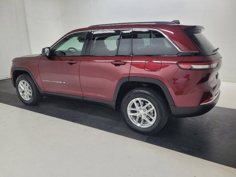Used 2023 Jeep Grand Cherokee Laredo X AWD/4WD image 3