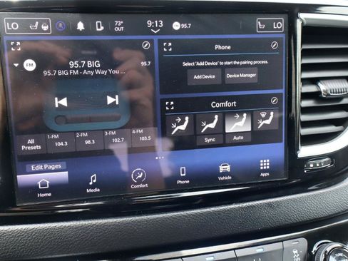 Used 2023 Chrysler Pacifica Touring-L FWD image 17