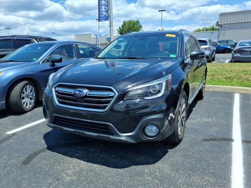 Used 2019 Subaru Outback 2.5i Touring AWD/4WD image 3