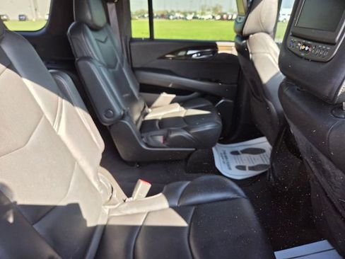 Used 2017 Cadillac Escalade ESV Platinum AWD/4WD image 47