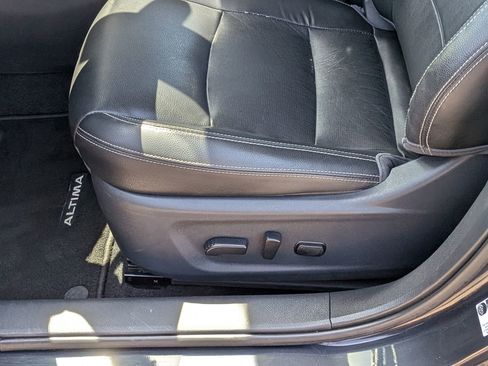 Used 2019 Nissan Altima 2.5 SL FWD image 12