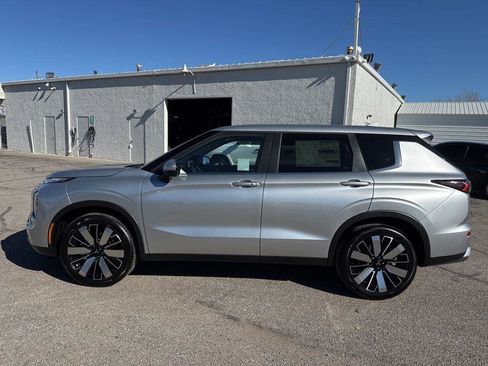 New 2026 Mitsubishi Outlander SE FWD image 4