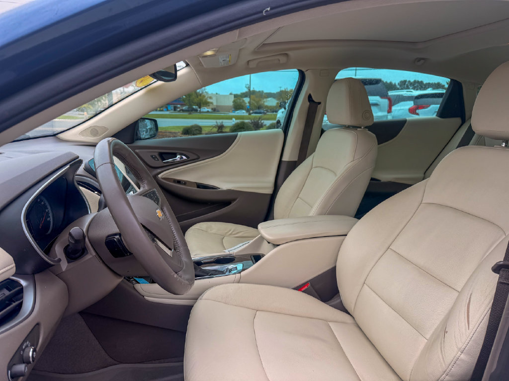 Used 2022 Chevrolet Malibu LT w/ Leather Package FWD image 14