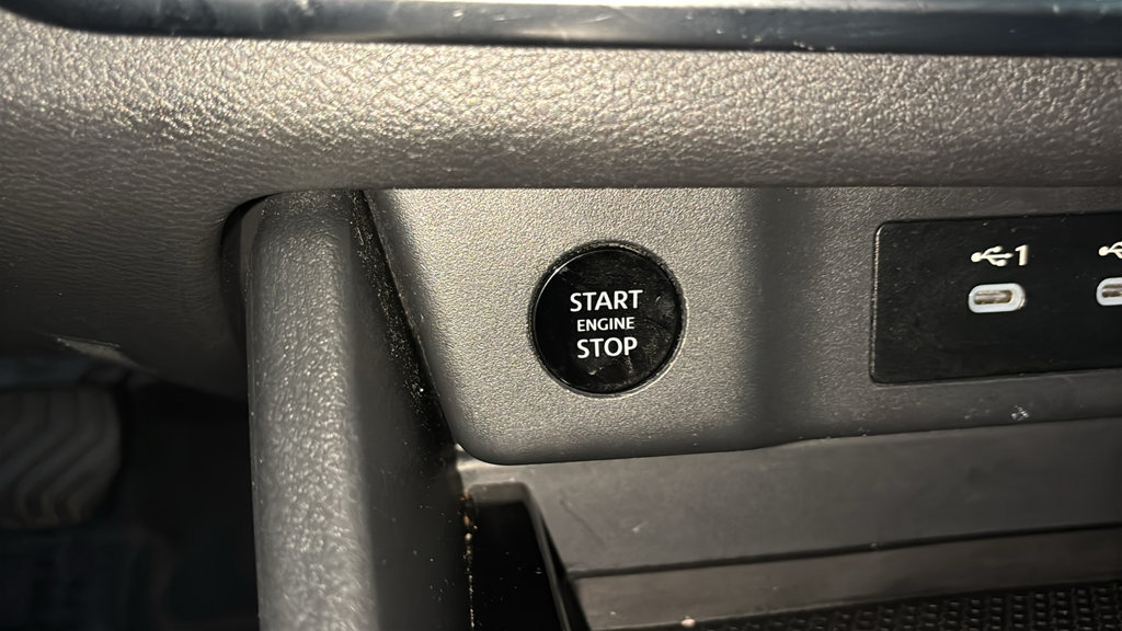 Used 2025 Nissan Rogue SV FWD image 14