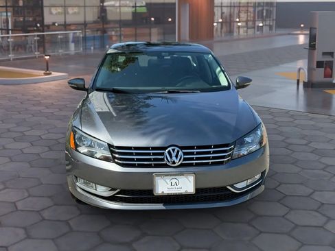 Used 2012 Volkswagen Passat 3.6 SEL Premium image 9