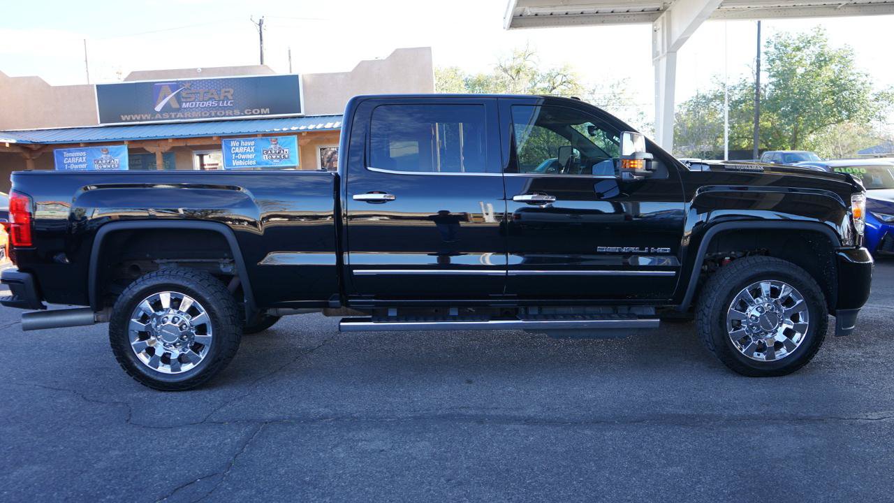 Used 2019 GMC Sierra 2500 Denali w/ Duramax Plus Package AWD/4WD image 2