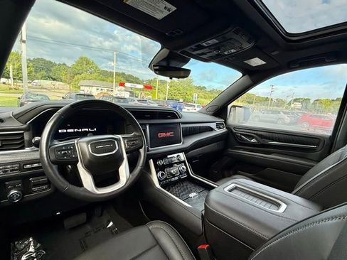 Used 2023 GMC Yukon XL Denali image 22