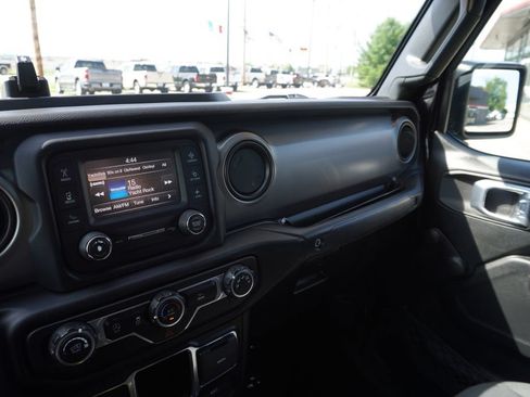 Used 2021 Jeep Gladiator Sport AWD/4WD image 20