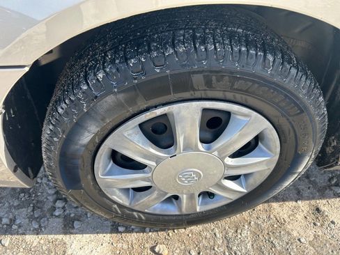 Used 2008 Buick LaCrosse CX image 9