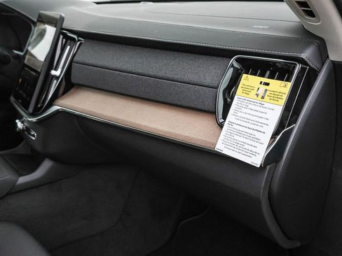 New 2026 Volvo XC90 B5 Core image 18