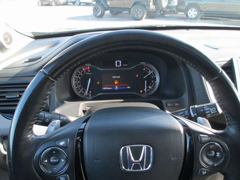 Used 2018 Honda Pilot Touring image 28