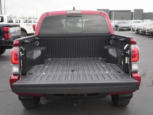 Used 2021 Toyota Tacoma TRD Off-Road image 31