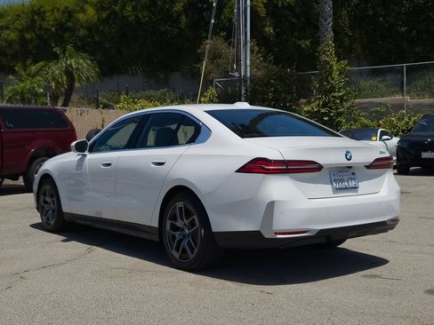 Used 2026 BMW 530i w/ Premium Package RWD image 25