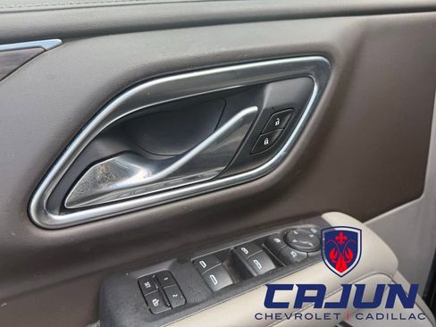 Used 2021 Chevrolet Tahoe LT w/ LT Signature Package RWD image 12