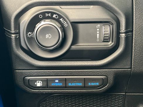 Used 2024 Jeep Wrangler Unlimited Sahara w/ Technology Group AWD/4WD image 32