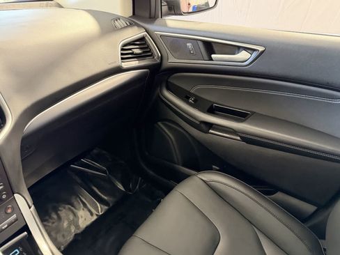 Used 2018 Ford Edge Titanium w/ Technology Package FWD image 21