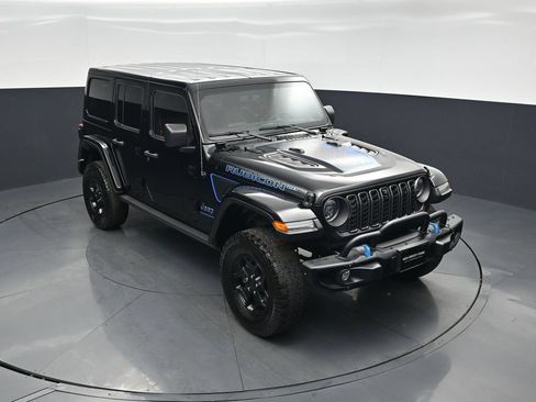 Used 2023 Jeep Wrangler Unlimited Rubicon 4xe AWD/4WD image 39