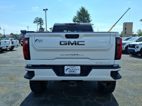 Used 2024 GMC Sierra 2500 Denali Ultimate AWD/4WD image 4