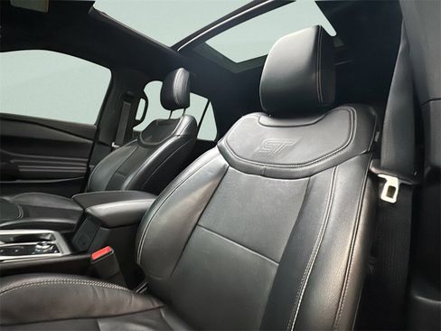 Used 2023 Ford Explorer ST w/ Equipment Group 401A image 9