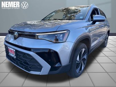 New 2025 Volkswagen Taos SE