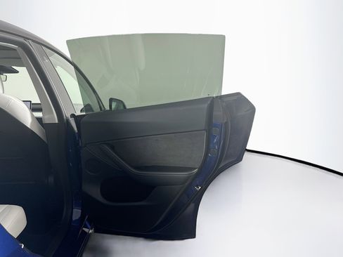 Used 2023 Tesla Model Y Long Range image 30