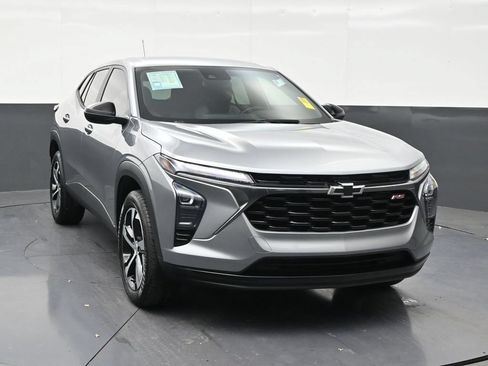 Used 2025 Chevrolet Trax RS FWD image 7